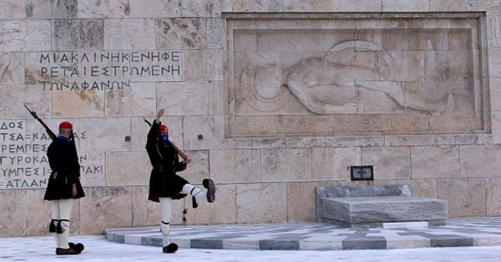 ΜΙΑ ΚΛΙΝΗ ΚΕΝΗ.jpg