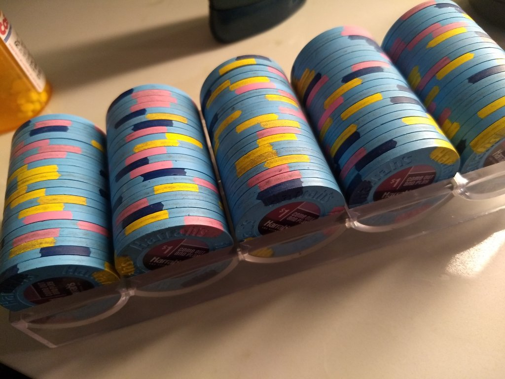 SOLD 100 $1 Harrahs LV Poker Chip Forum