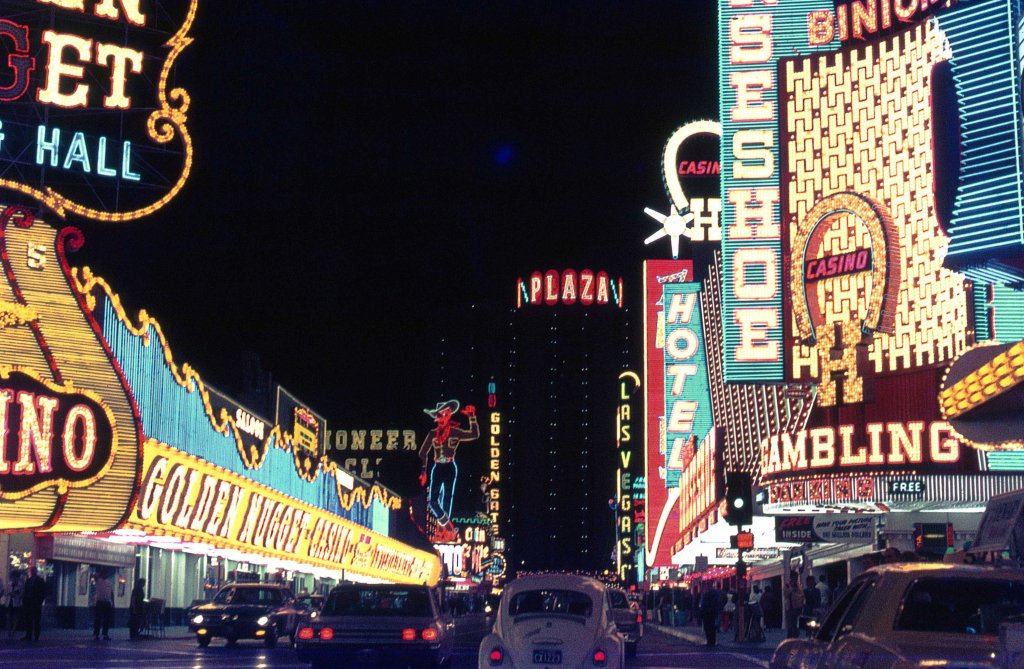 1972 Vegas strip.jpg