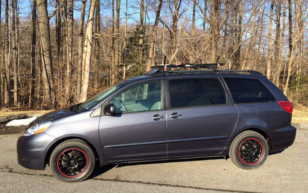 2008 Toyota Sienna SE.jpg