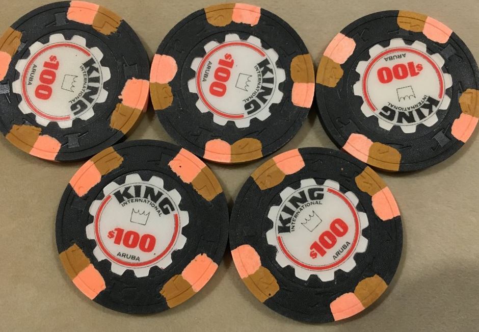 2019-10-11 18_59_07-SOLD - King International $100 _ Poker Chip Forum.jpg