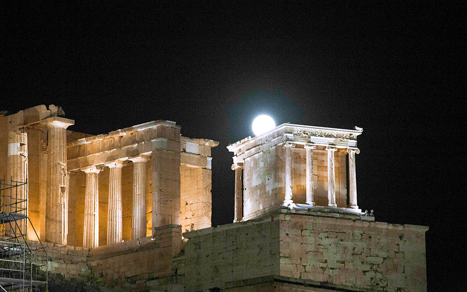 Acropolis full moon.jpg