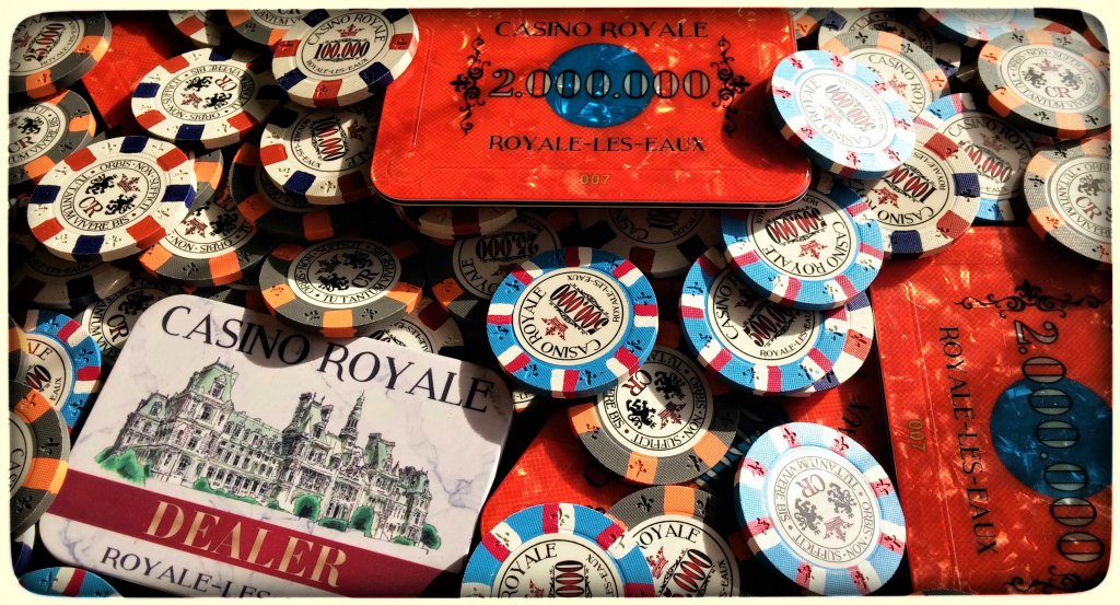 Classic Poker Chips - Casino Royale (Royale-Les-Eaux) - HU set ~ 06.jpg