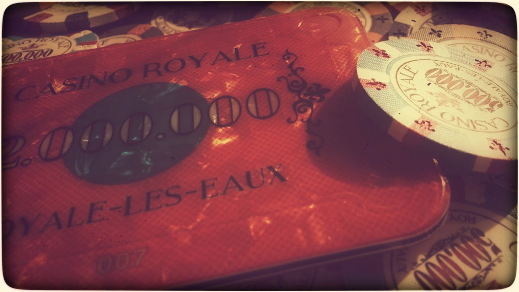 Classic Poker Chips - Casino Royale (Royale-Les-Eaux) - HU set ~ 09.jpg