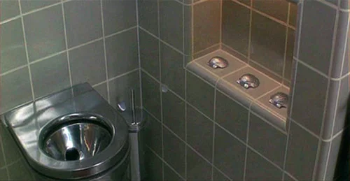 demolition man 3 seashells.webp