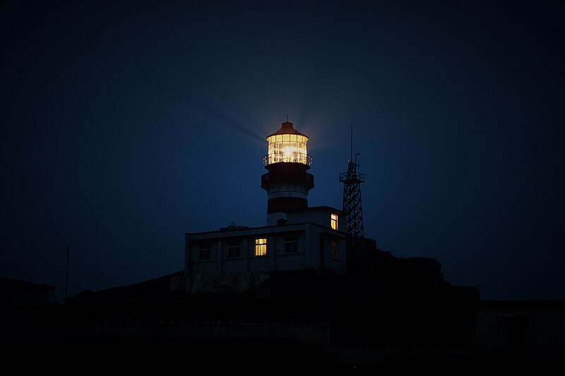 Folegandros Lighthouse_at_night_(Unsplash).jpg