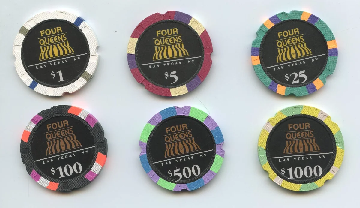 Four Queens Notched Chip Set 6 pieces.webp