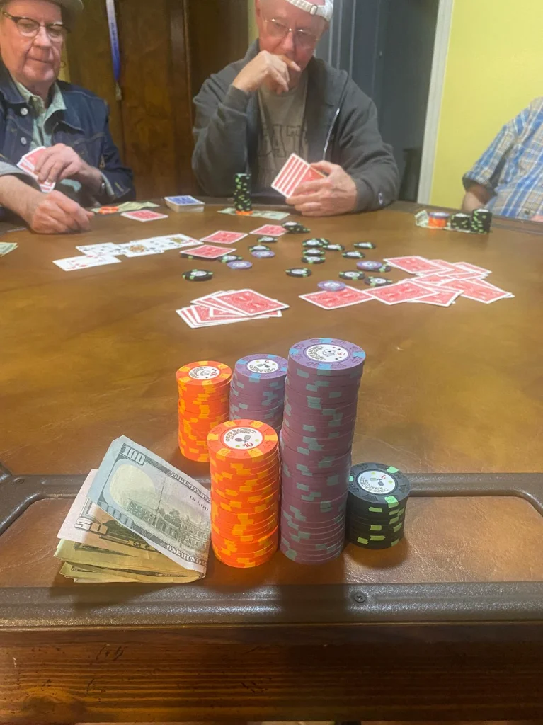 Gepp Racket & Card Club Action 03.webp
