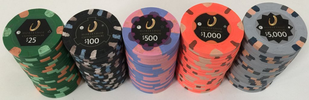 horseshoe-cleveland-casino-5000-poker-chip-set.jpg