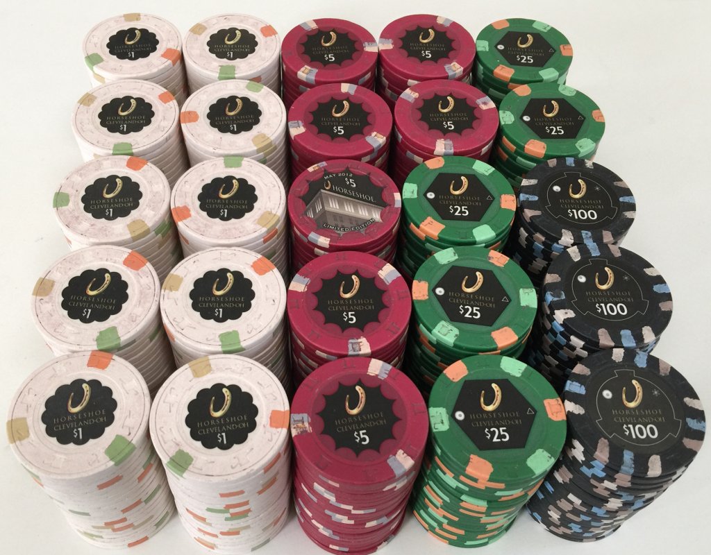 horseshoe-cleveland-casino-poker-chip-set.jpg