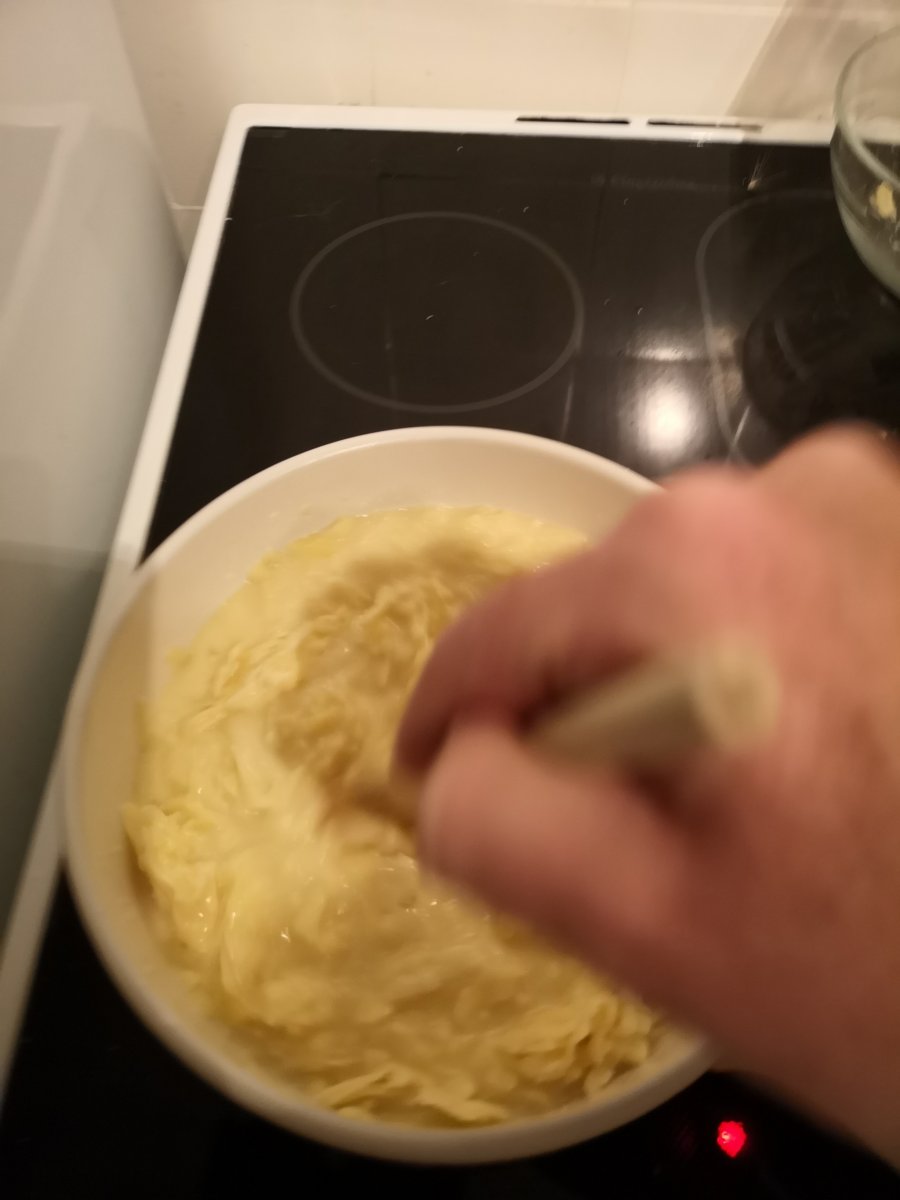 245993