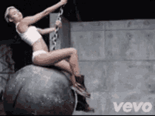 miley-cyrus-wrecking-ball.gif