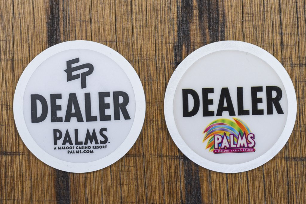 palms-dealer-buttons_002.jpg