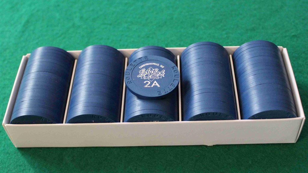 Paulson Lady Luck - Dark blue roulette chips # 02 b.JPG