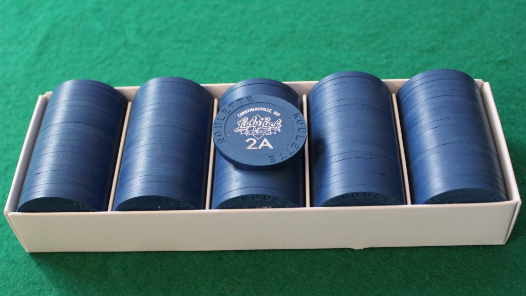 Paulson Lady Luck - Dark blue roulette chips # 02.JPG