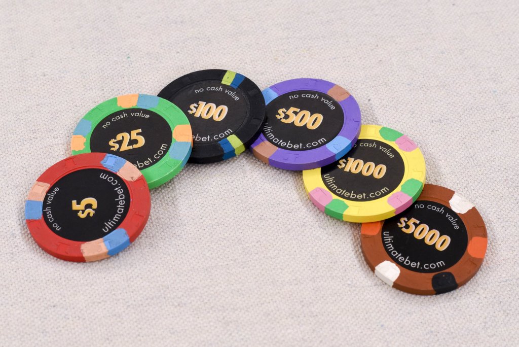 paulson-ultimate-bet-2400-chip-set_012.jpg