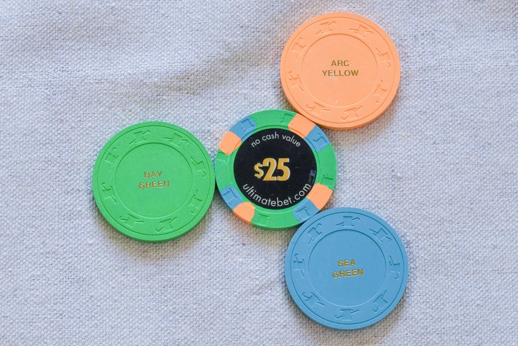 paulson-ultimate-bet-2400-chip-set_021.jpg