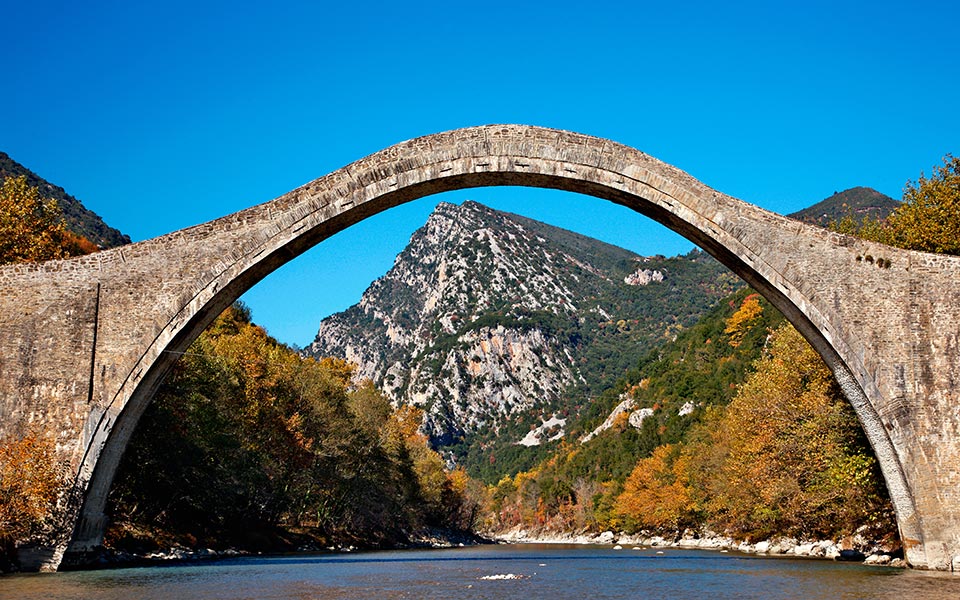 plaka_bridge_shutter.jpg