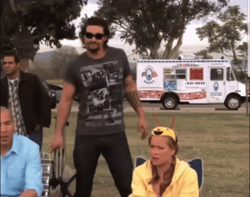 pull chair.gif