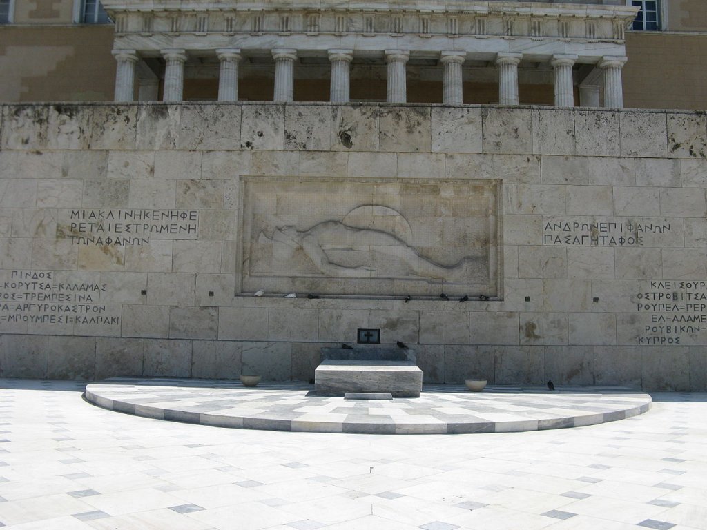 Tomb_of_Unknown_at_Syntagma_Square.jpg