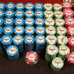 Caesar's cash set 900+ chips (43mm $5s)
