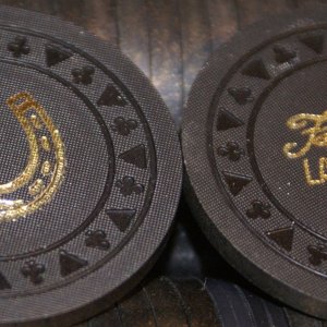 Triangle-Clubs Chips  -  Detail  - Black marked Fabulous Las Vegas and with a Horseshoe