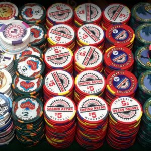Mixed casino cash set w/oversized inlay