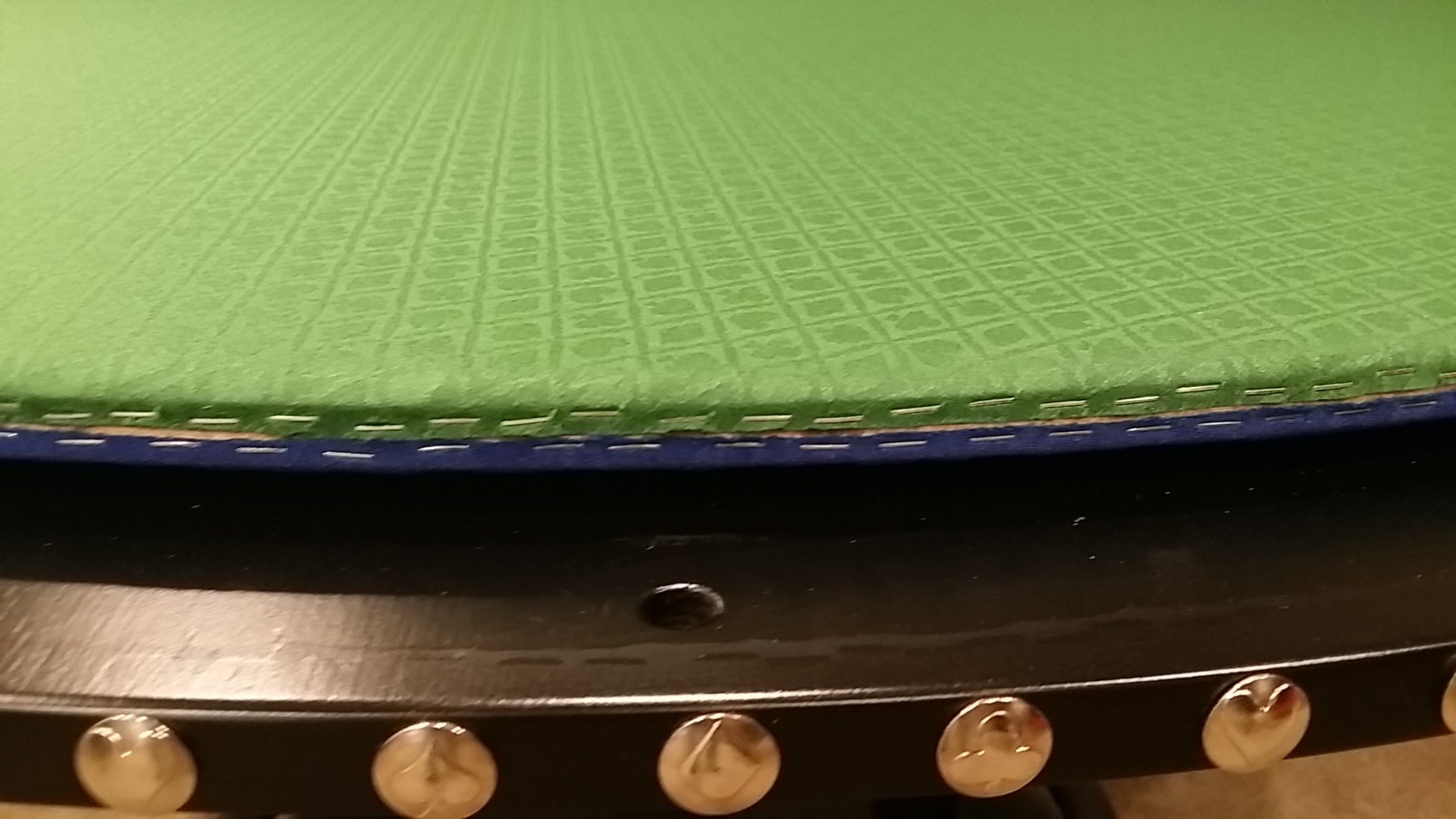 55" round poker table - reversible side close-up