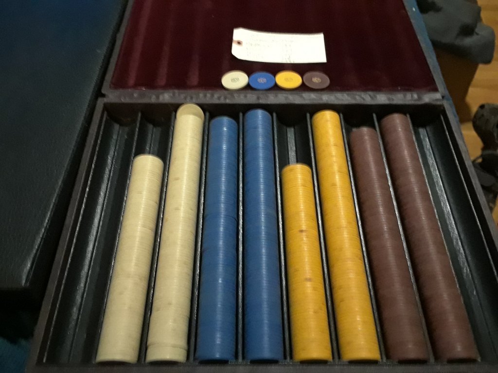 741 Chips - GEO - Hunt Co Chain Mold MD-40, in 1000 chip case