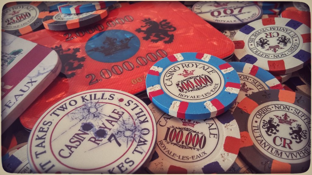 Classic Poker Chips - Phantom's Casino Royale (Royale-Les-Eaux)