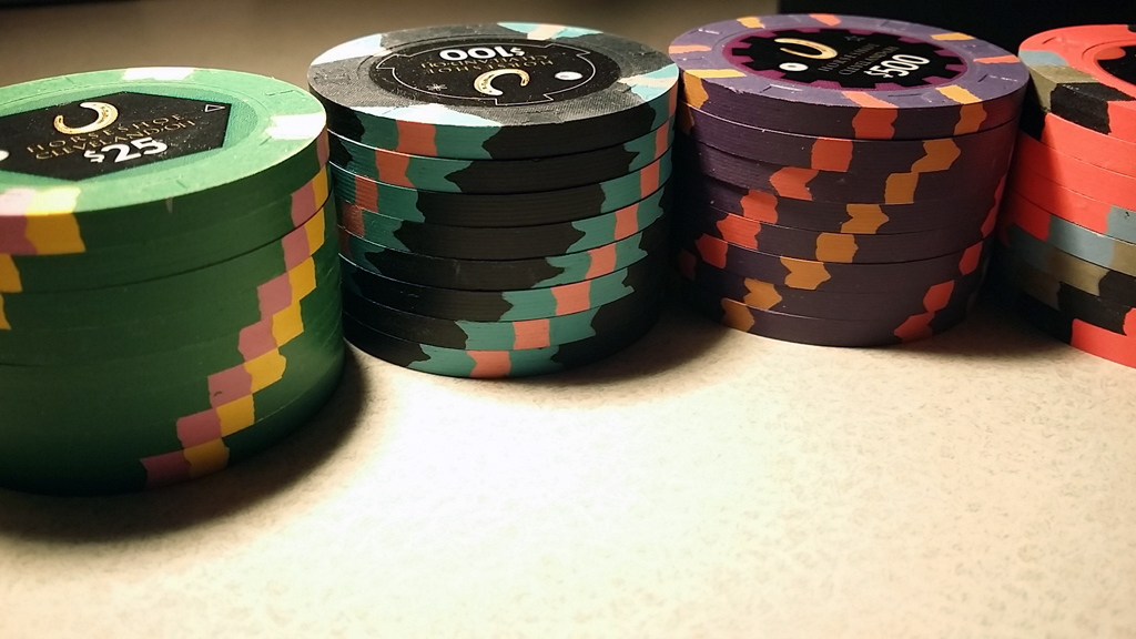 horseshoe cleveland poker chips stacks2