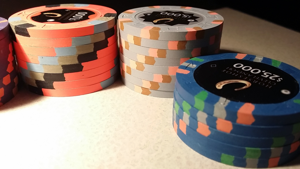 horseshoe cleveland poker chips stacks3