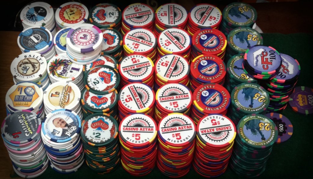 Mixed casino cash set w/oversized inlay