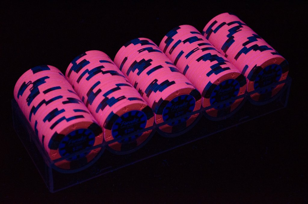 Rack: $2.50 Snapper (Blacklight)
