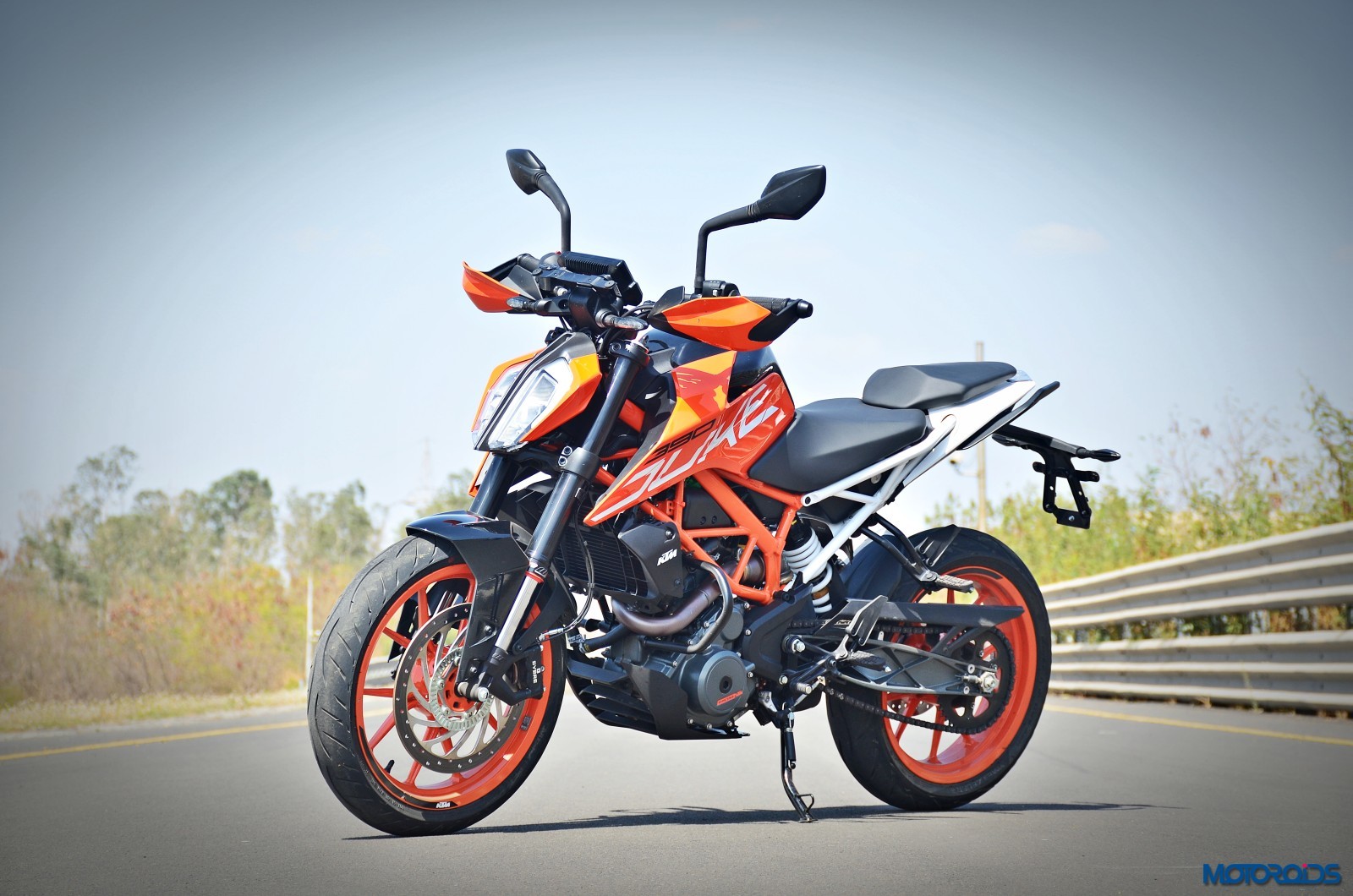 2017-KTM-390-Duke-FRONT-4.jpg