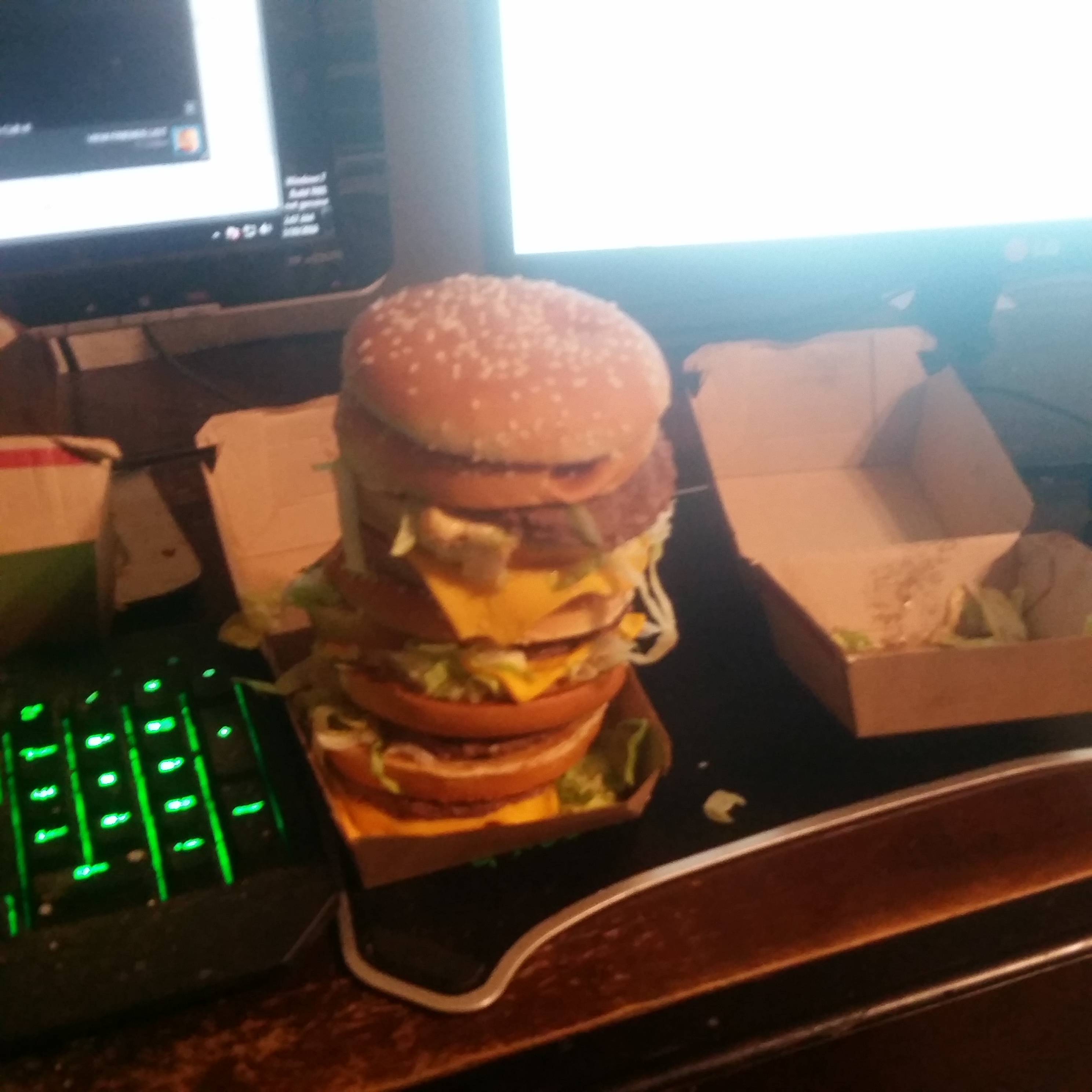 hOWHNr3.jpg