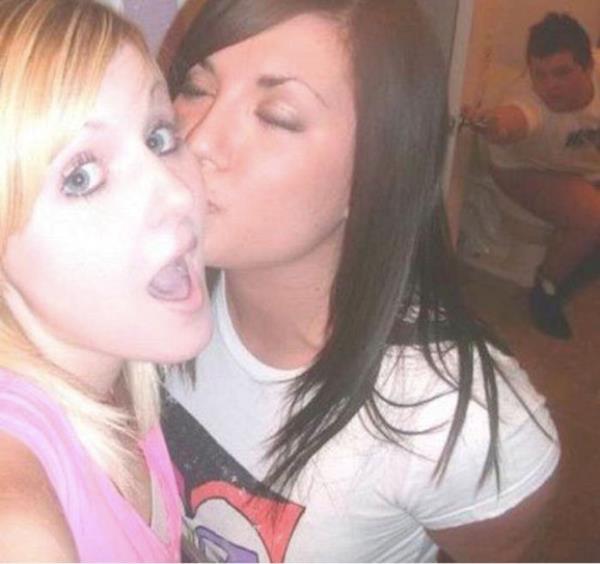 sexy-selfy-fails-toilet.jpg