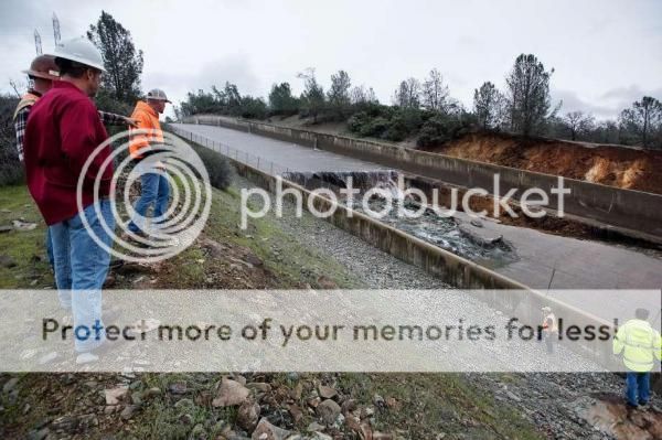 Officials-prepare-emergency-plan-for-Oroville-Dam-spillway-with-gaping-hole_zpstglieo8b.jpg