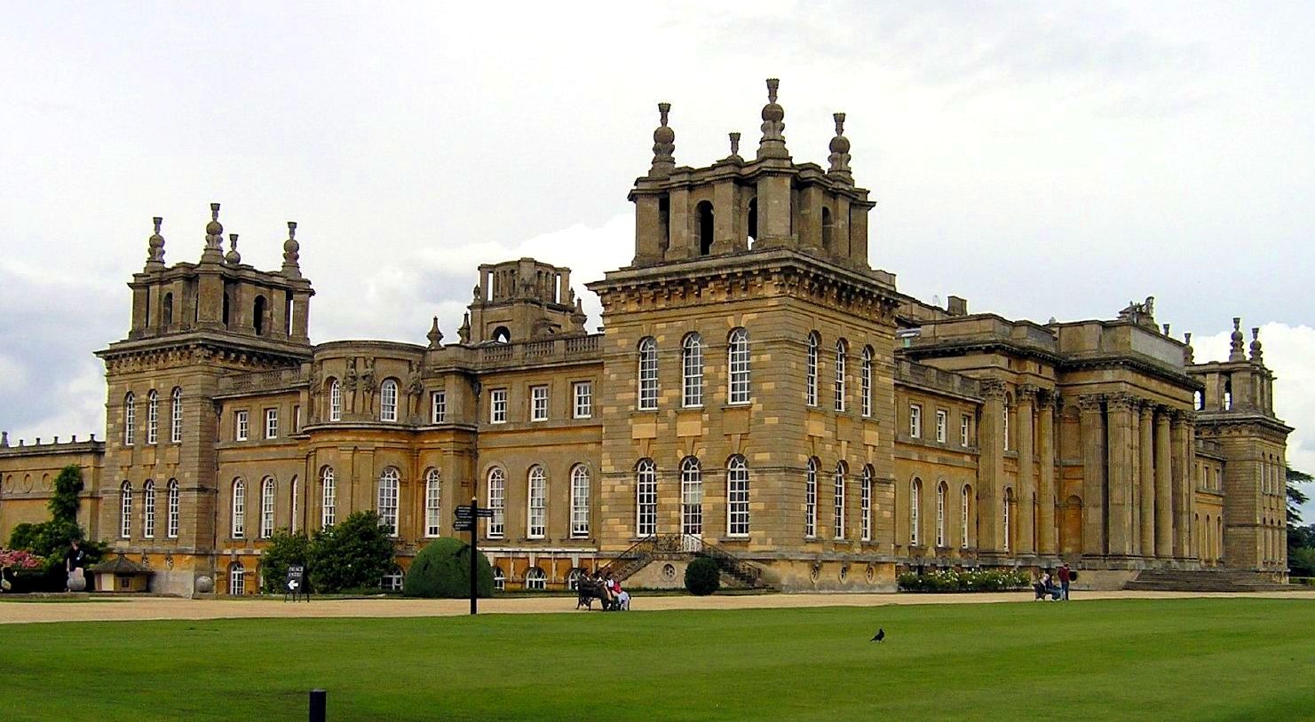 Blenheim_Palace_2006_cropped.jpg