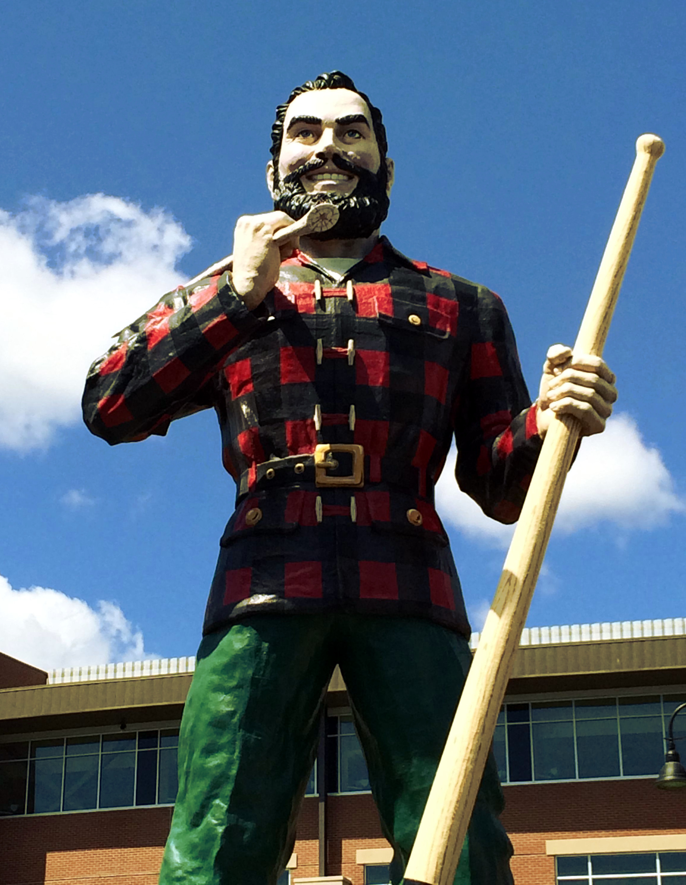 Paul_Bunyan_statue_in_Bangor%2C_Maine.JPG